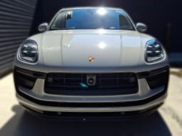 Porsche Macan Base AWD 2026 — side view
