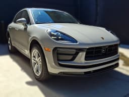 Porsche Macan Base AWD 2026 — side view