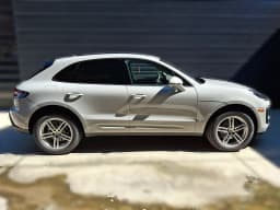 Porsche Macan Base AWD 2026 — side view