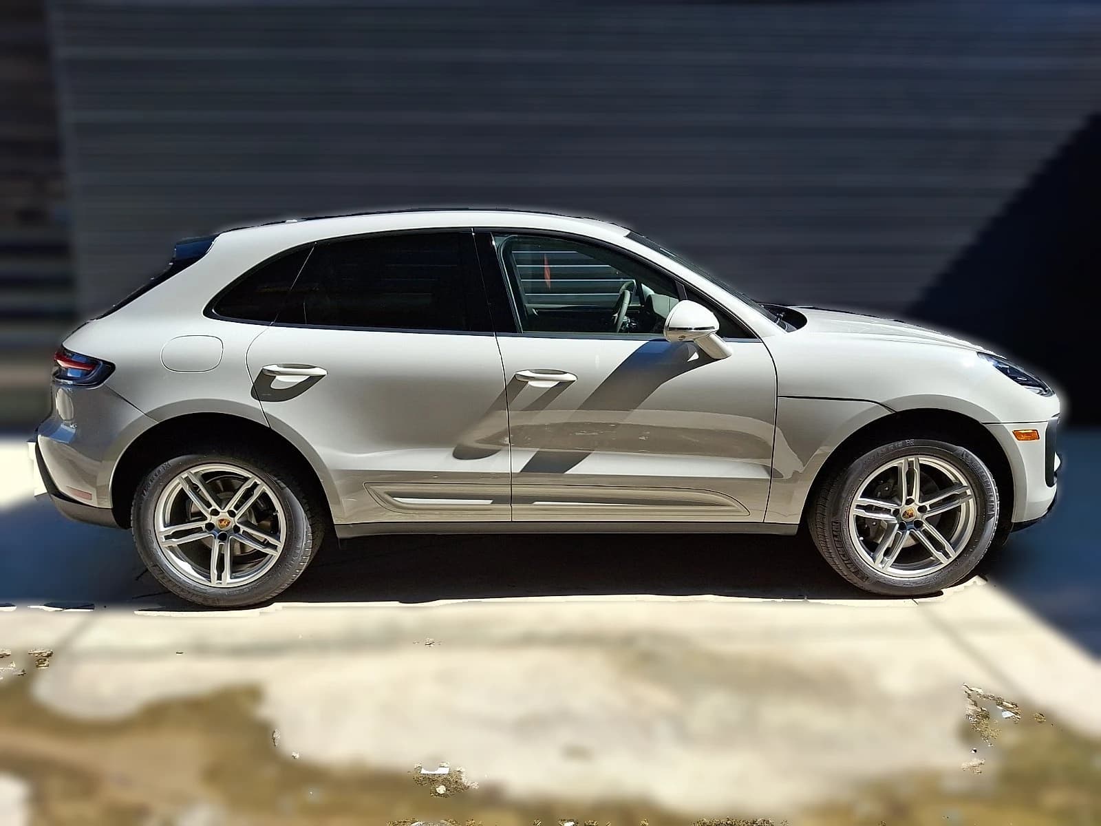 Porsche Macan Base AWD 2026 — side view