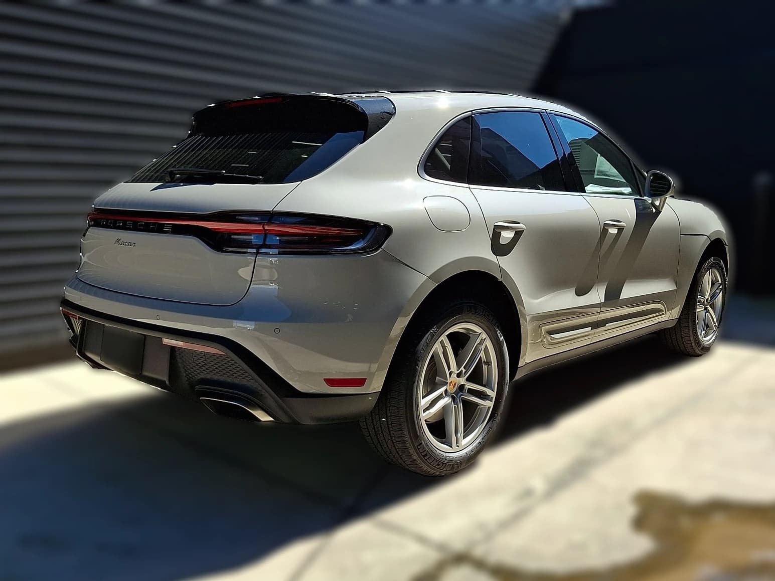 Porsche Macan Base AWD 2026 — side view