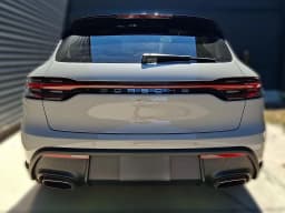 Porsche Macan Base AWD 2026 — side view