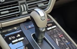 Porsche Macan Base AWD 2026 — side view