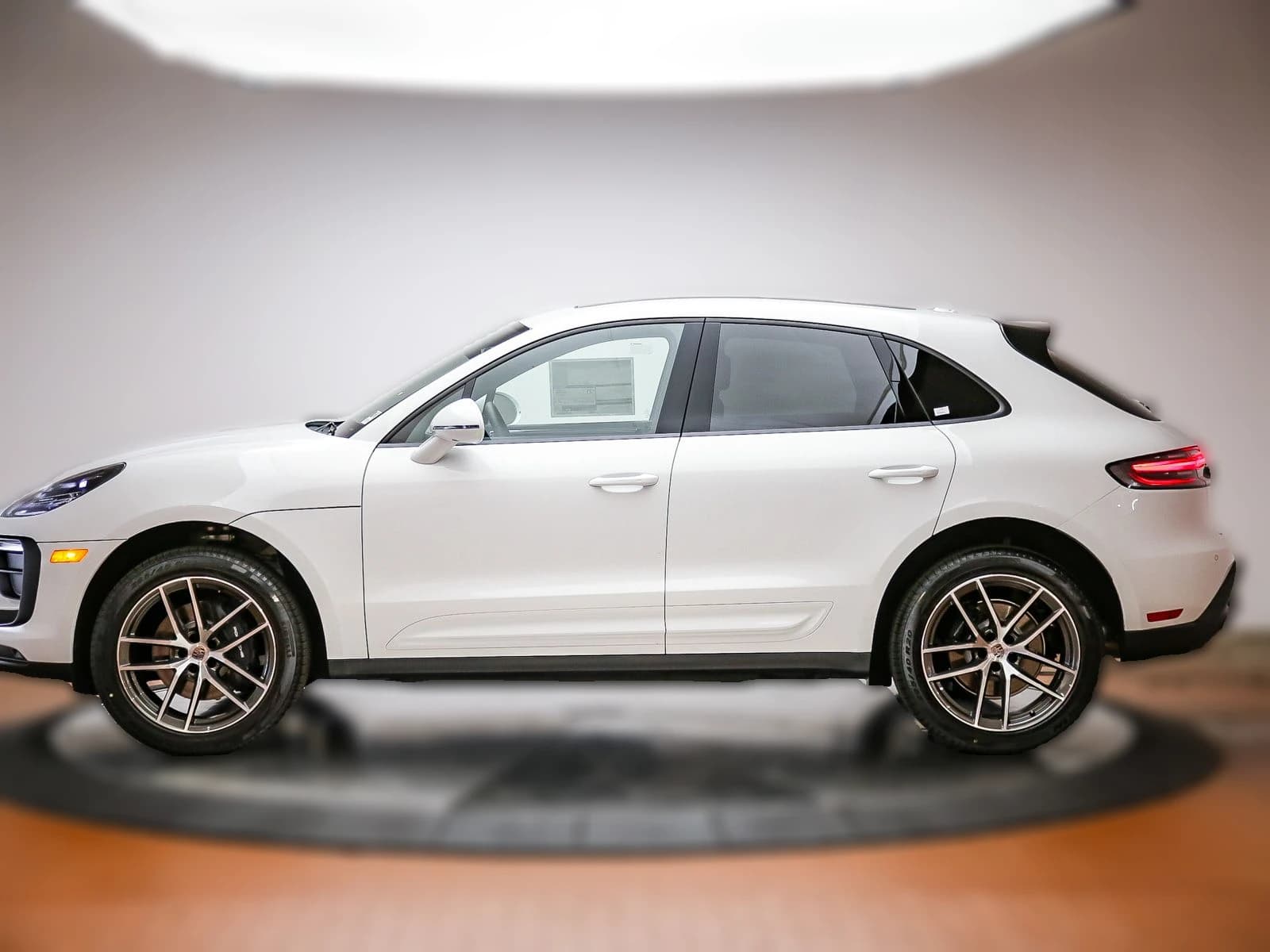 Porsche Macan T AWD 2026 — side view