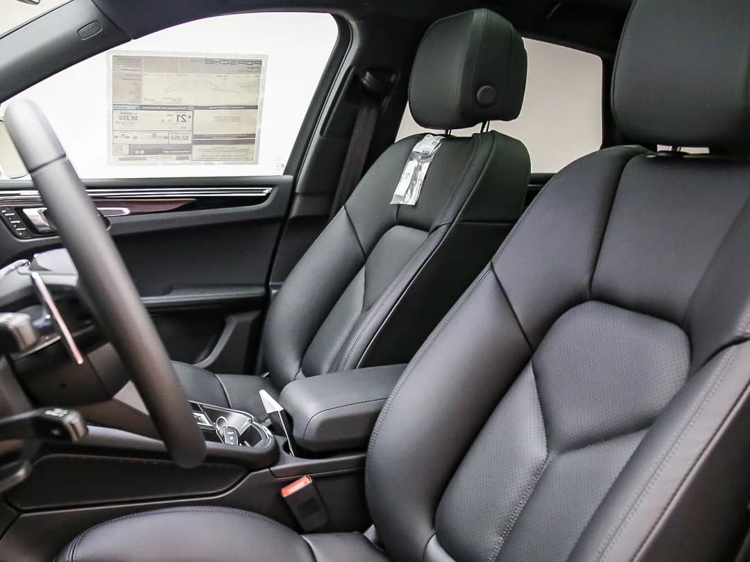 Porsche Macan T AWD 2026 — side view