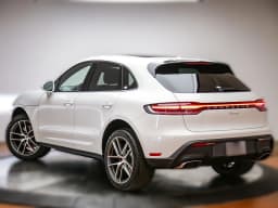 Porsche Macan T AWD 2026 — side view