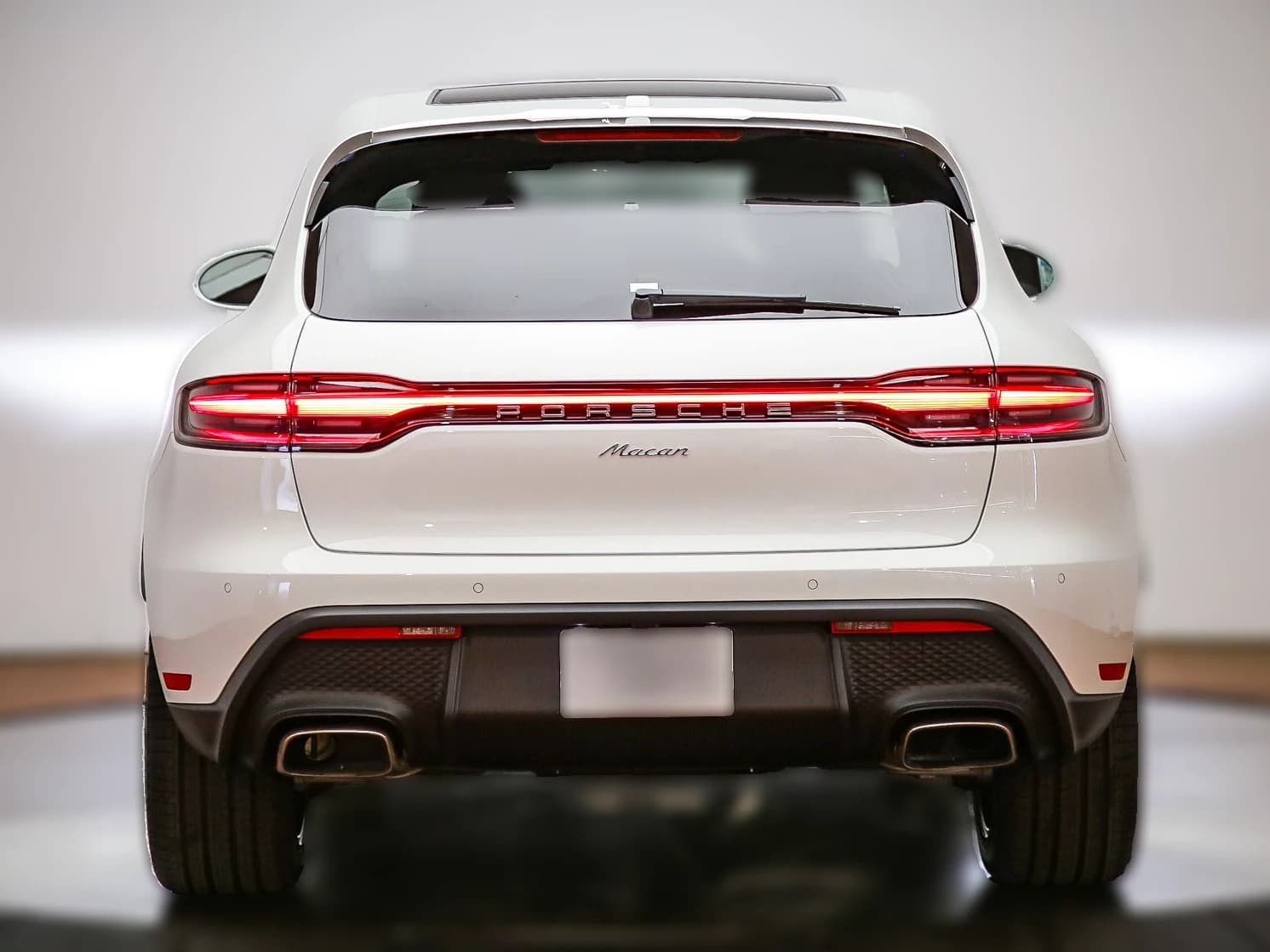 Porsche Macan T AWD 2026 — side view