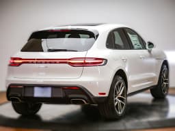 Porsche Macan T AWD 2026 — side view