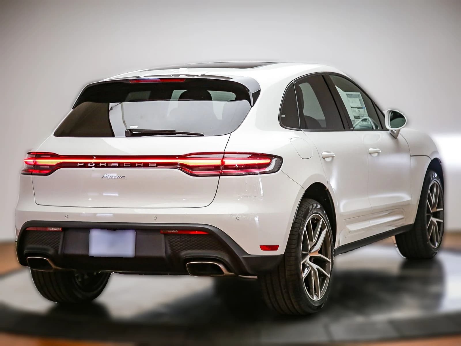 Porsche Macan T AWD 2026 — side view