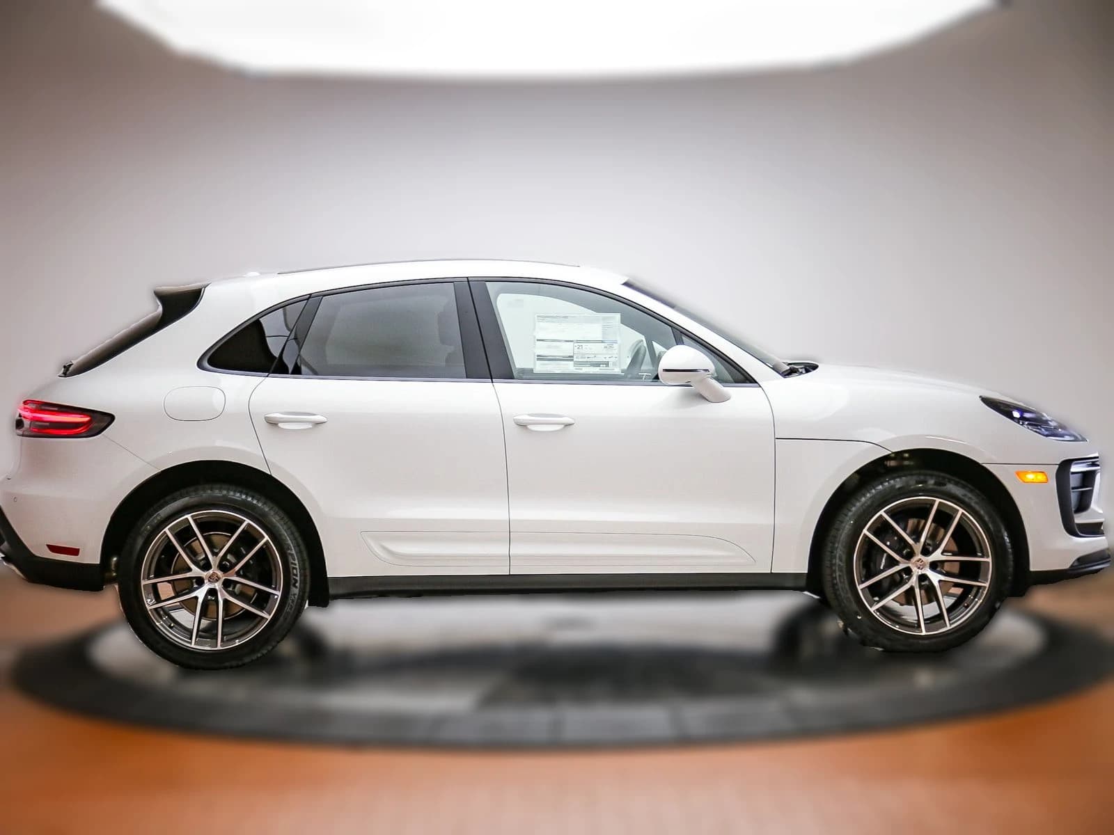 Porsche Macan T AWD 2026 — side view