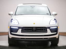 Porsche Macan T AWD 2026 — side view