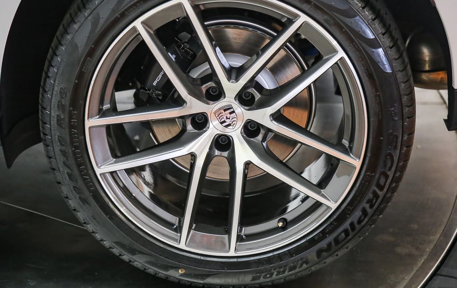 Porsche Macan T AWD 2026 — side view