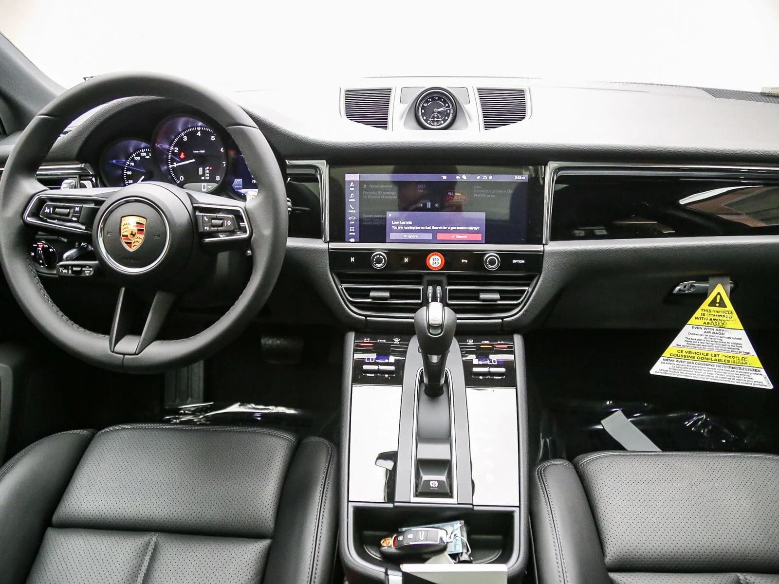 Porsche Macan T AWD 2026 — side view