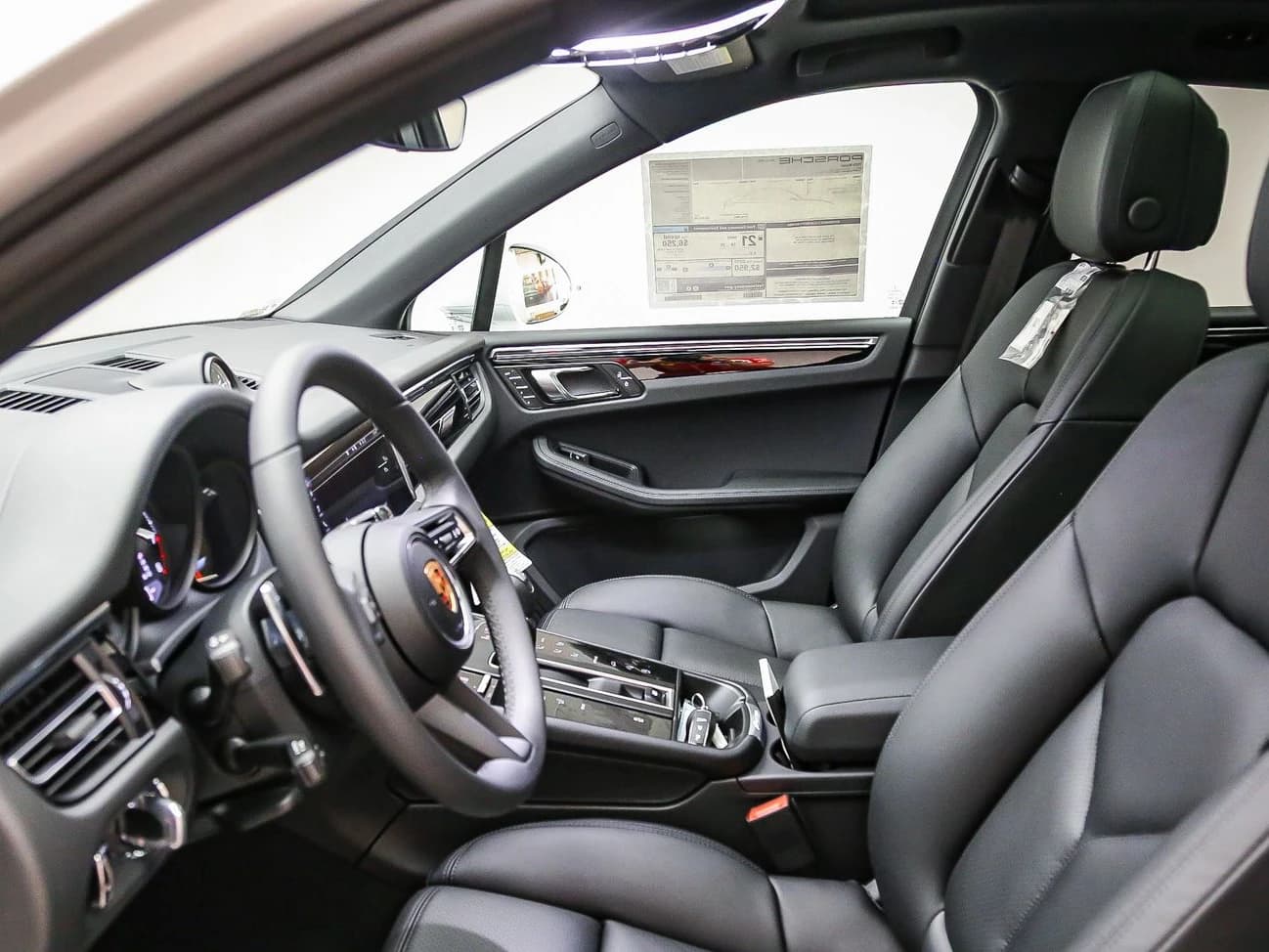 Porsche Macan T AWD 2026 — side view