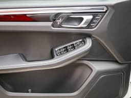 Porsche Macan T AWD 2026 — side view
