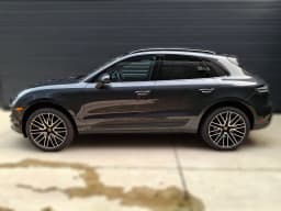 Porsche Macan Base AWD 2026 — side view