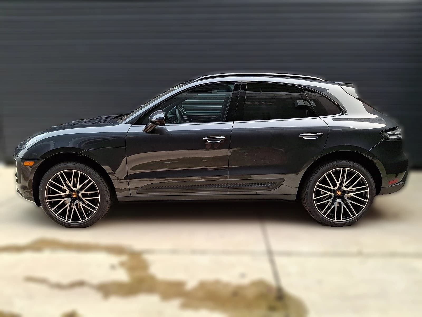 Porsche Macan Base AWD 2026 — side view