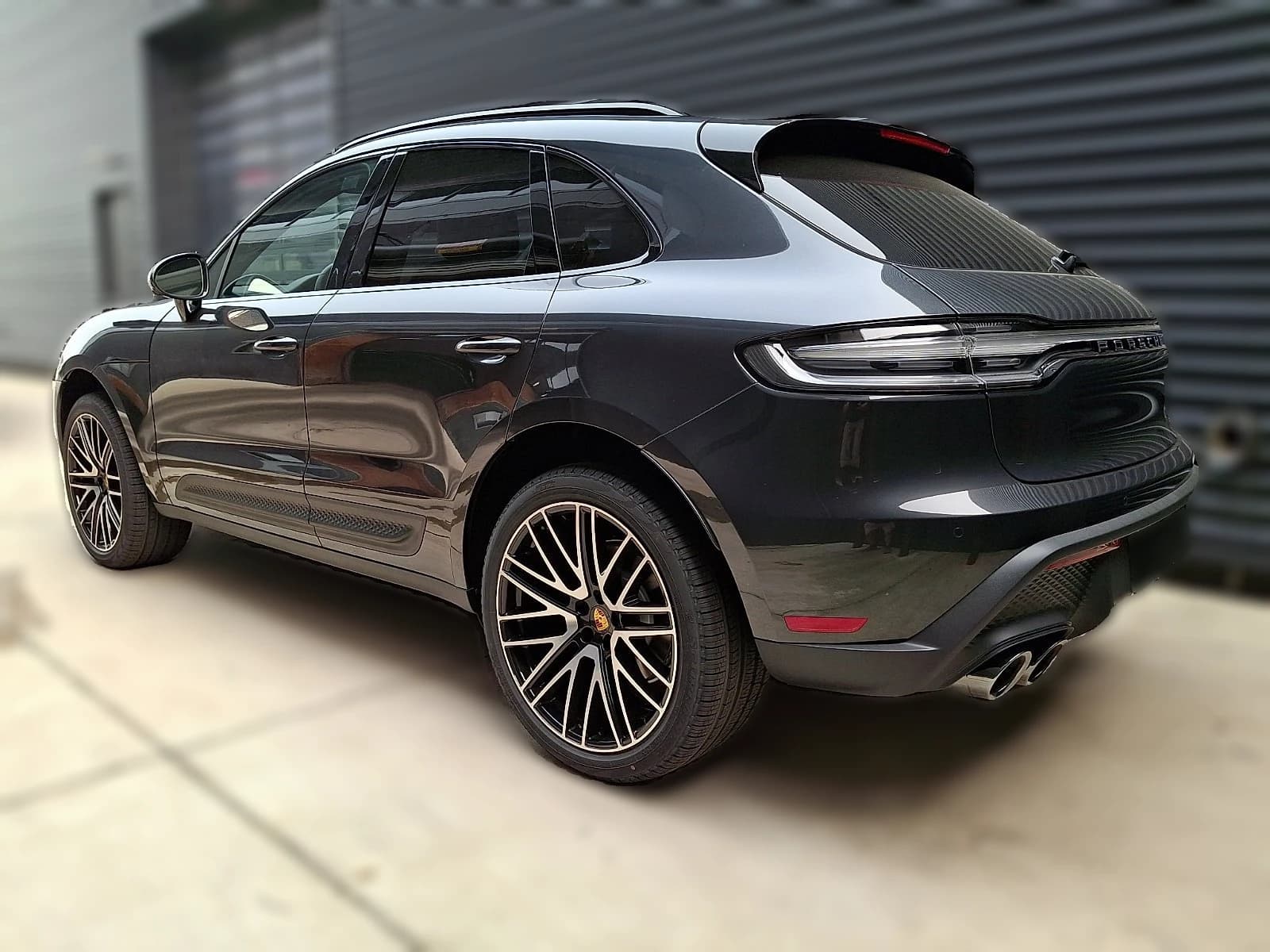 Porsche Macan Base AWD 2026 — side view