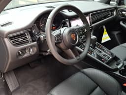 Porsche Macan Base AWD 2026 — side view