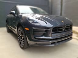 Porsche Macan Base AWD 2026 — side view
