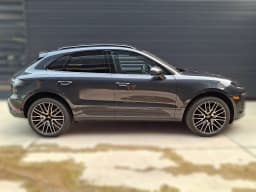 Porsche Macan Base AWD 2026 — side view