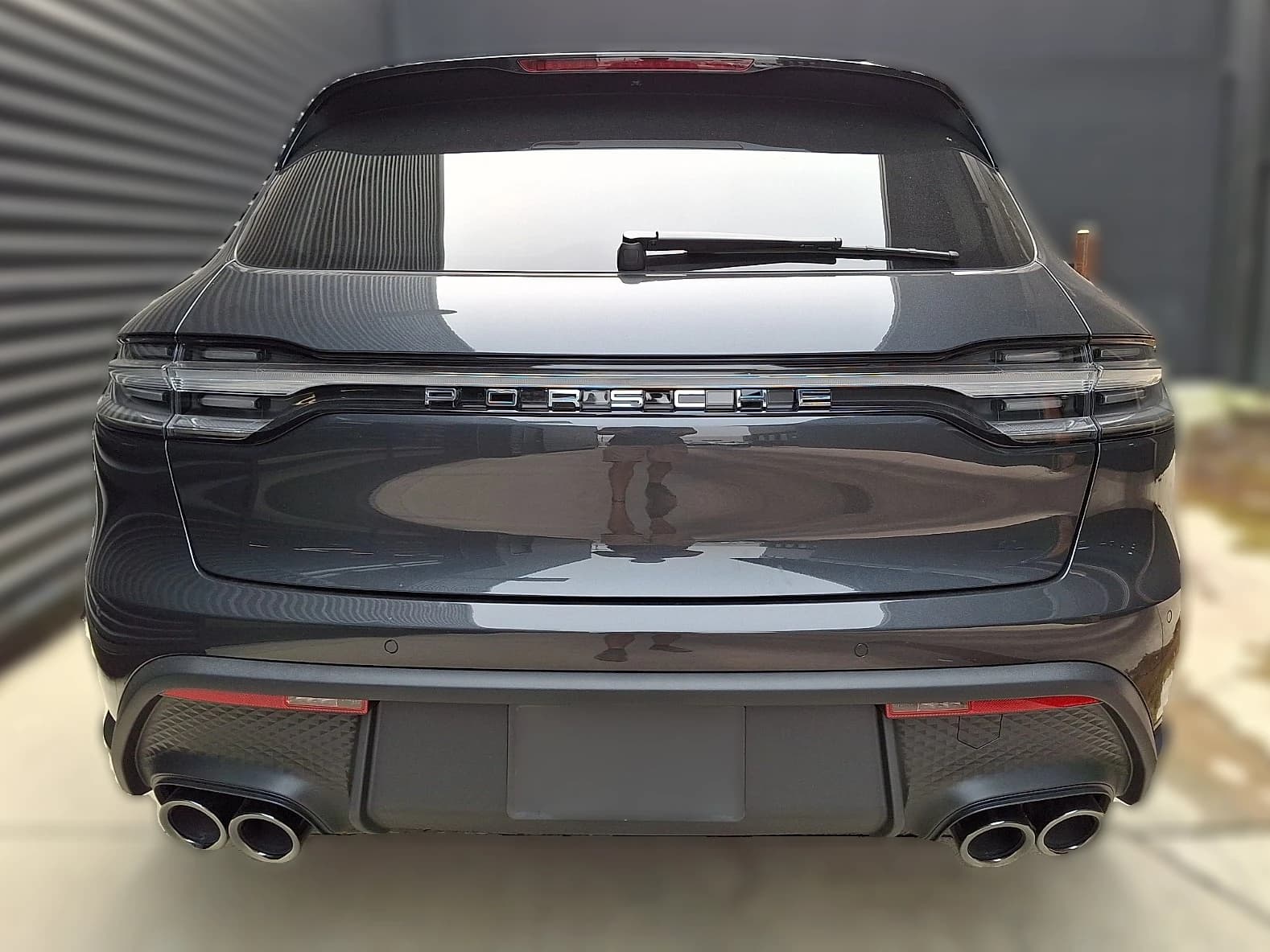 Porsche Macan Base AWD 2026 — side view