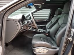 Porsche Macan Base AWD 2026 — side view