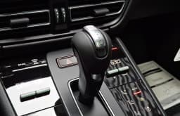 Porsche Macan Base AWD 2026 — side view