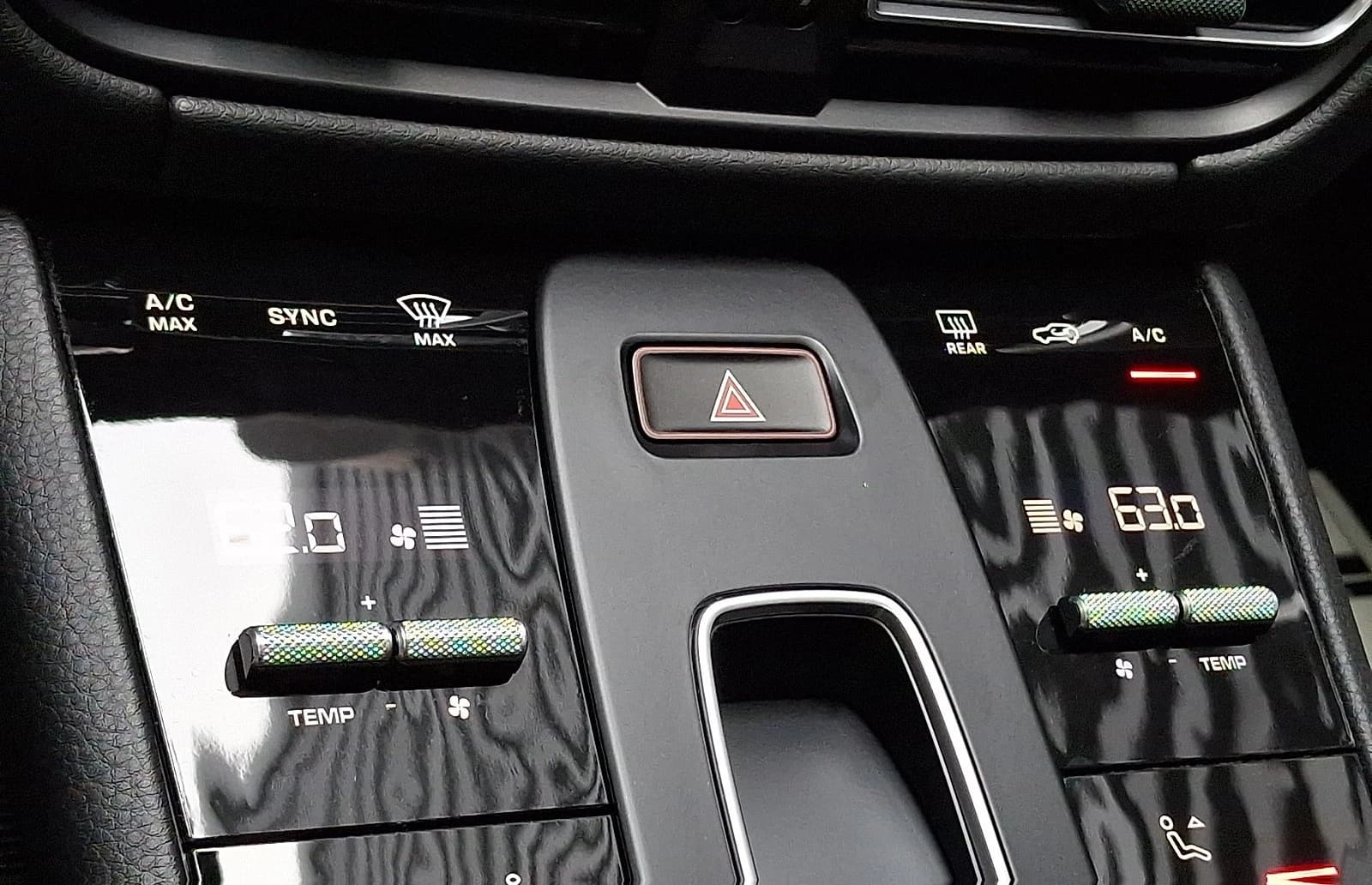 Porsche Macan Base AWD 2026 — side view