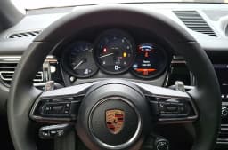 Porsche Macan Base AWD 2026 — side view