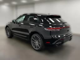 Porsche Macan T AWD 2026 — side view