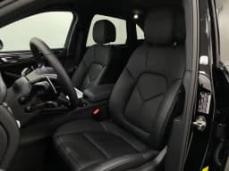 Porsche Macan T AWD 2026 — side view