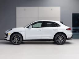 Porsche Macan Base AWD 2026 — side view
