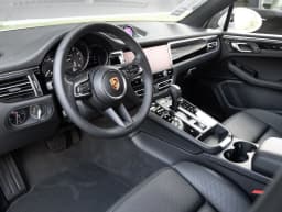 Porsche Macan Base AWD 2026 — side view