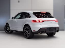 Porsche Macan Base AWD 2026 — side view