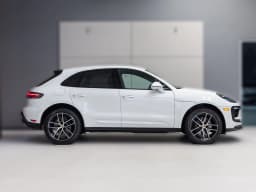Porsche Macan Base AWD 2026 — side view