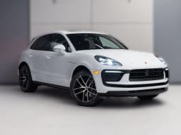 Porsche Macan Base AWD 2026 — side view
