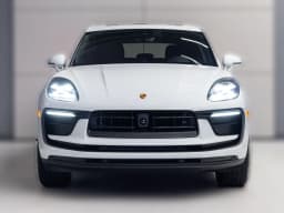 Porsche Macan Base AWD 2026 — side view
