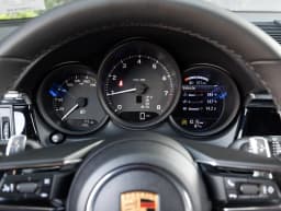 Porsche Macan Base AWD 2026 — side view