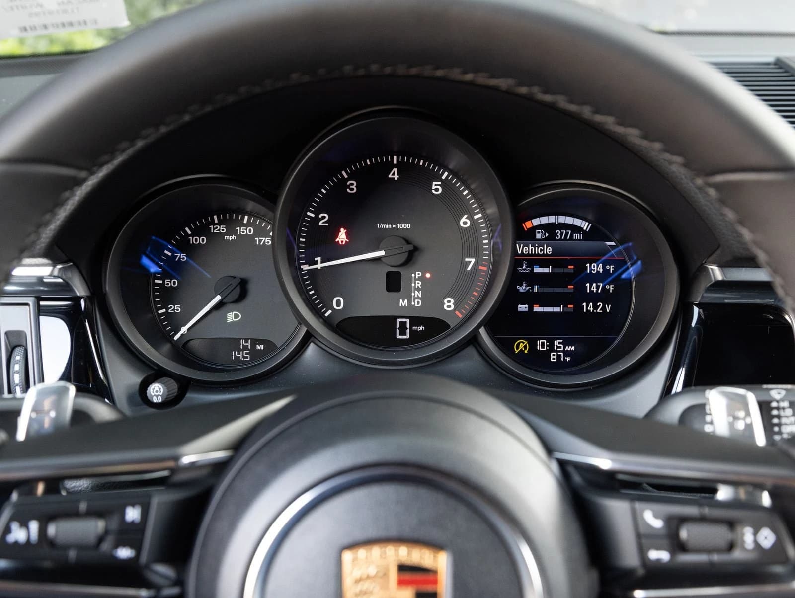 Porsche Macan Base AWD 2026 — side view