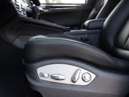 Porsche Macan Base AWD 2026 — side view