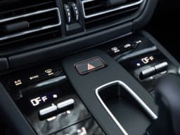 Porsche Macan Base AWD 2026 — side view