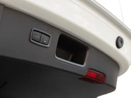 Porsche Macan Base AWD 2026 — side view