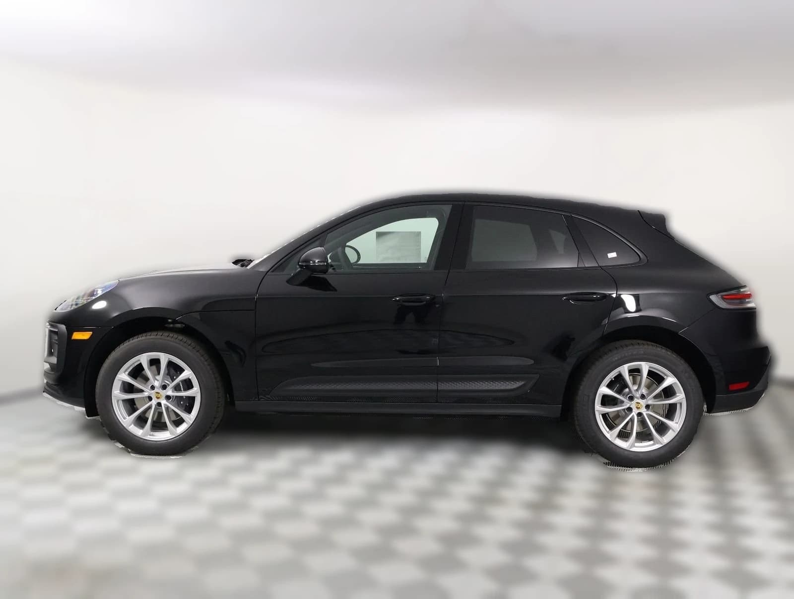 Porsche Macan T AWD 2026 — side view