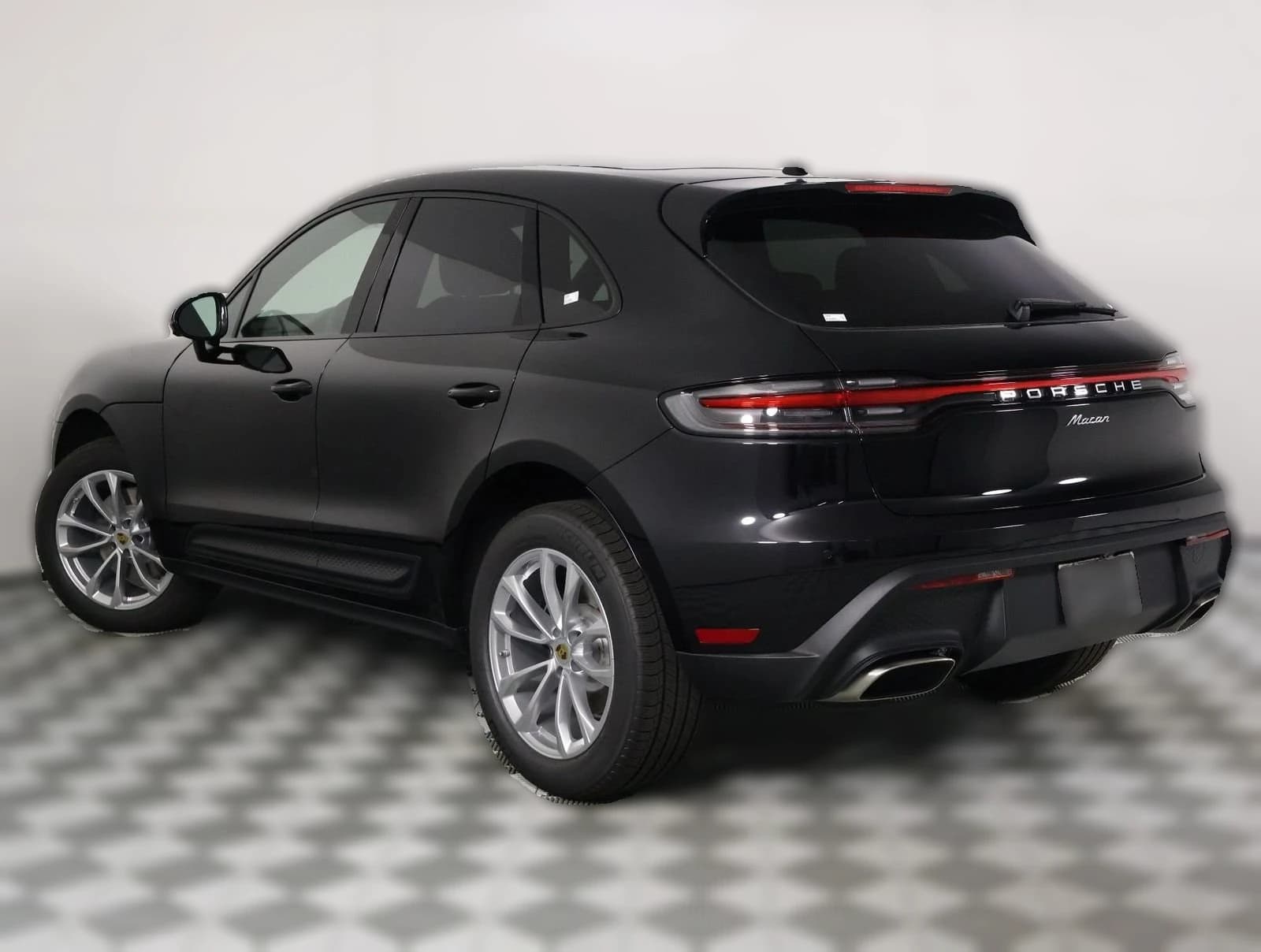 Porsche Macan T AWD 2026 — side view