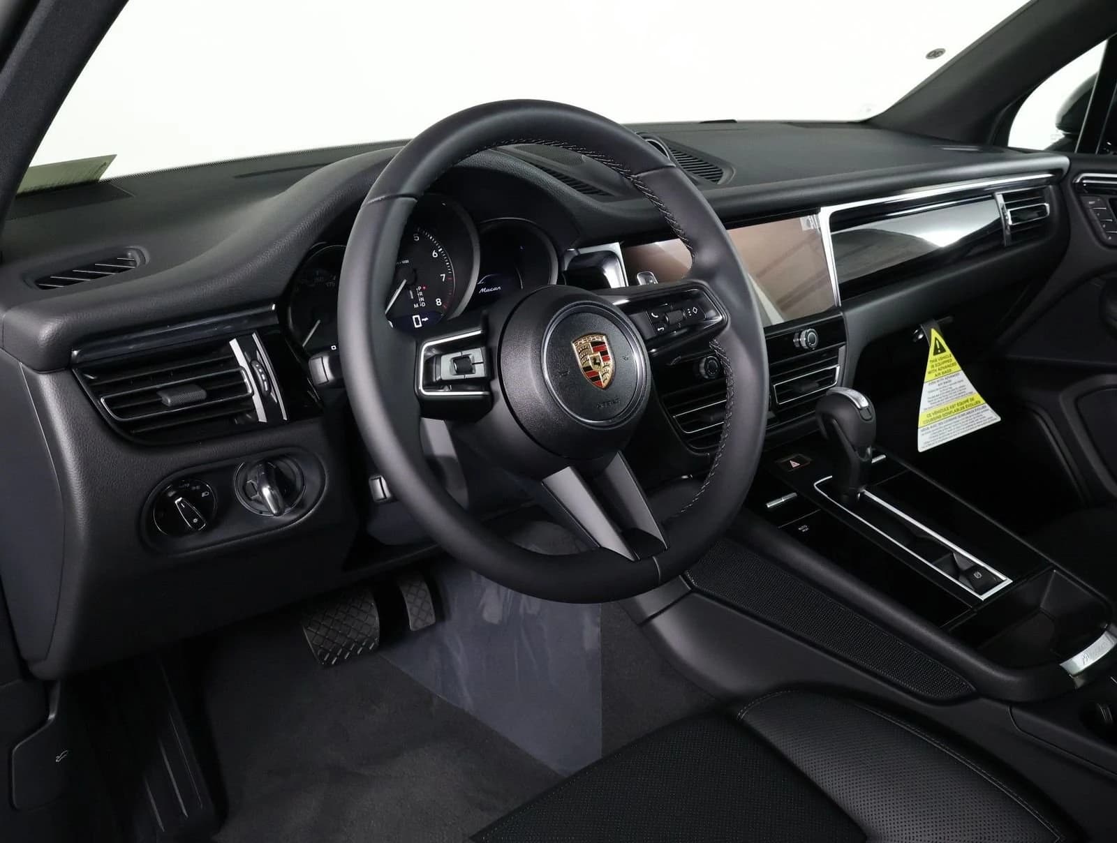 Porsche Macan T AWD 2026 — side view