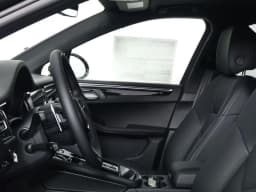 Porsche Macan T AWD 2026 — side view