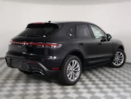 Porsche Macan T AWD 2026 — side view