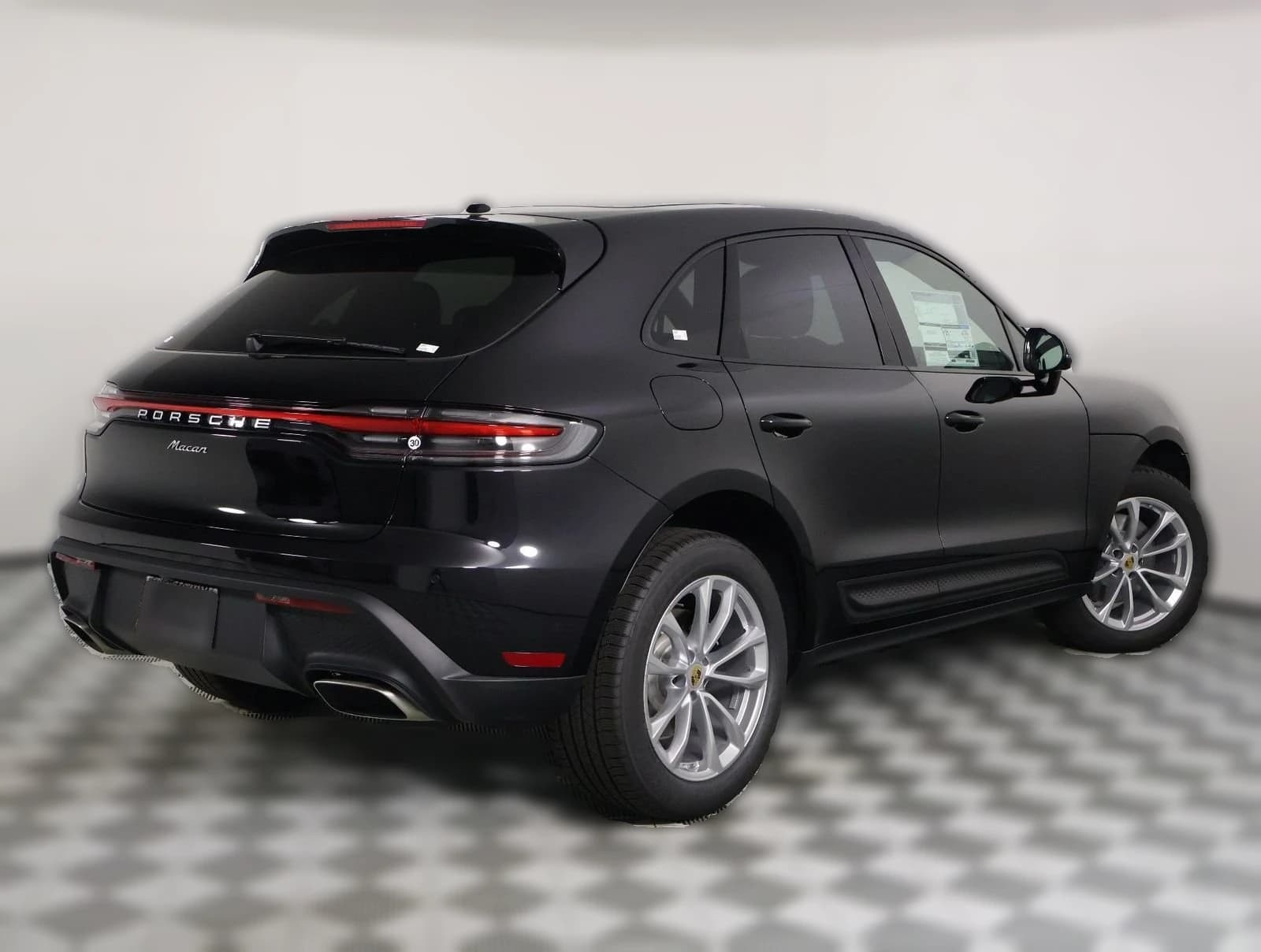 Porsche Macan T AWD 2026 — side view
