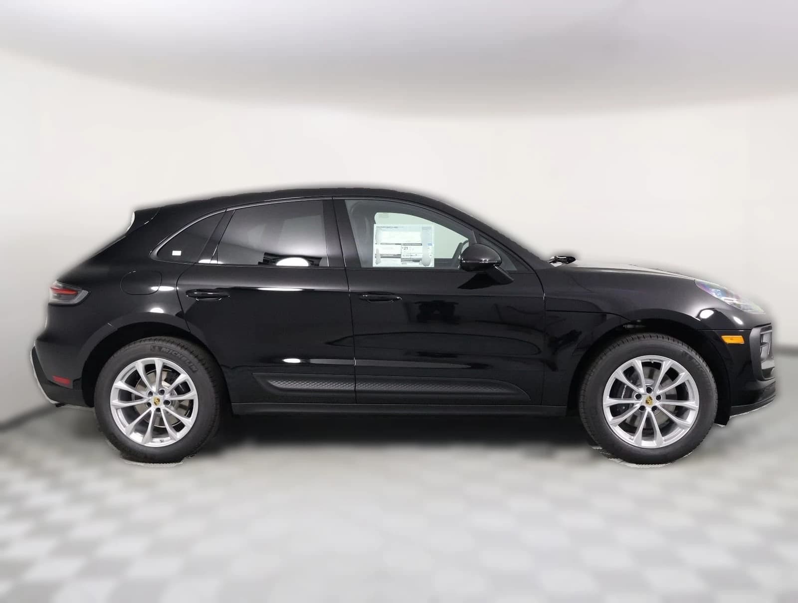 Porsche Macan T AWD 2026 — side view